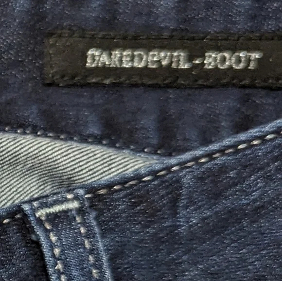 Guess daredevil boot cut jeans, size 31 - Picture 2 of 6
